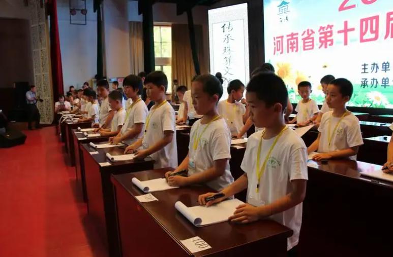 河南8岁神童何雪豪被军校录取,中国神童何雪豪现在什么军衔