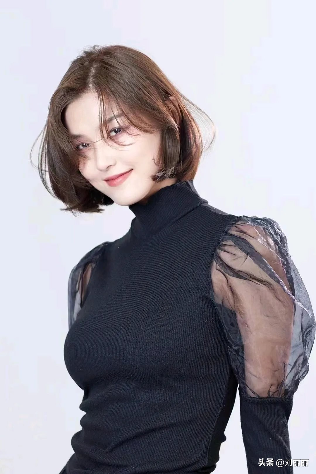 一边长一边短发型女2021流行发型,女生短碎发发型图片2020年流行