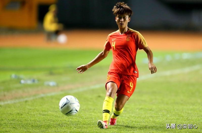 踢足球王霜,王霜吴海燕最新视频