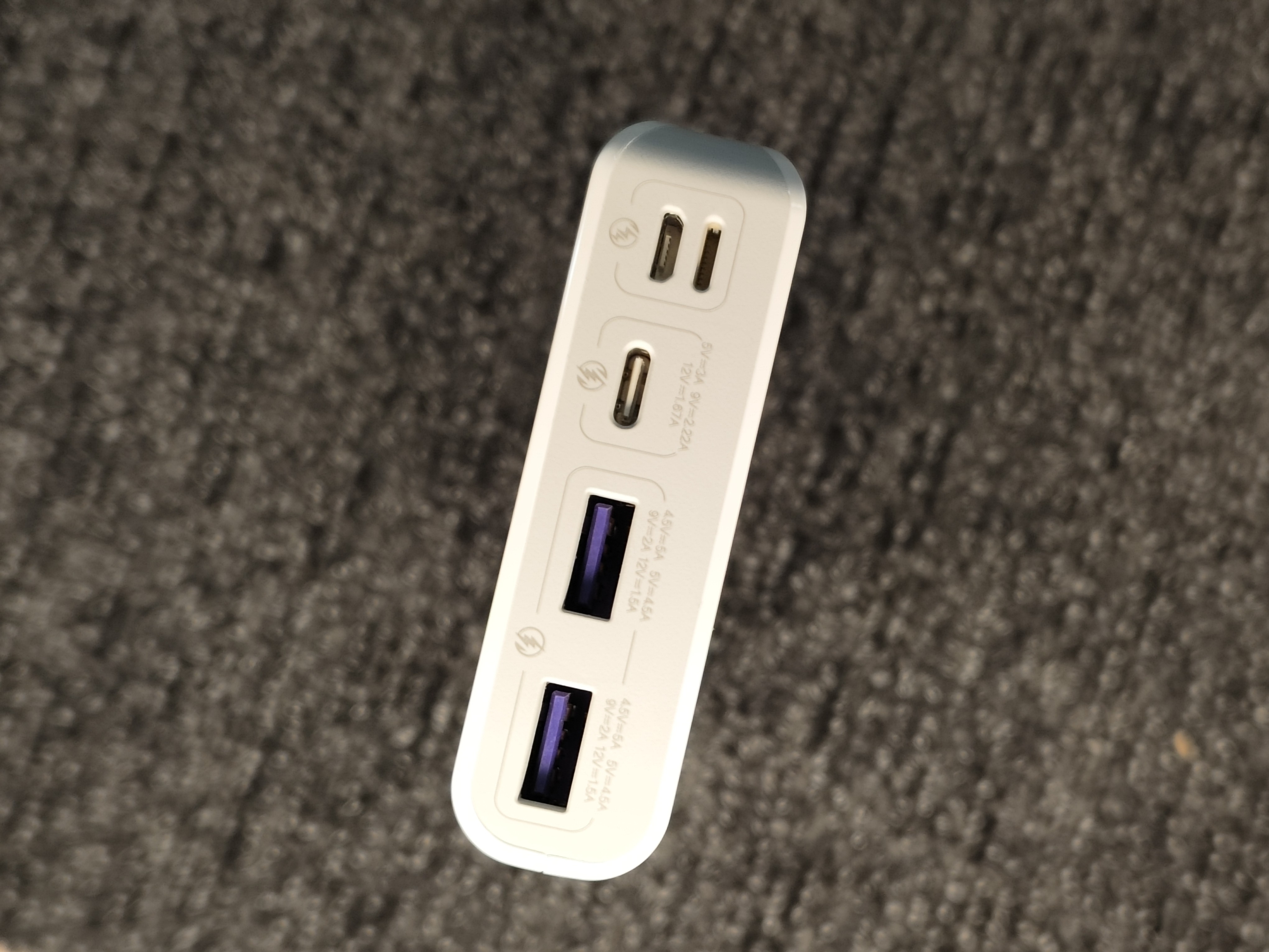 充电宝选10.5的还是18w,能充满20多部手机的充电宝该咋选