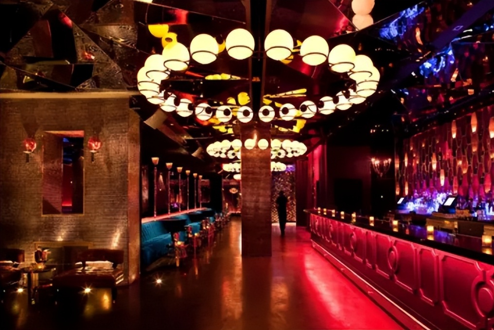 白马会所覆灭记：令无数富婆欲罢不能，2019年因头牌鸭王一夜覆灭