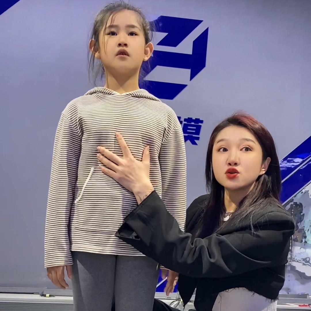 矫正腿型关晓彤,怎么调整小孩腿比例