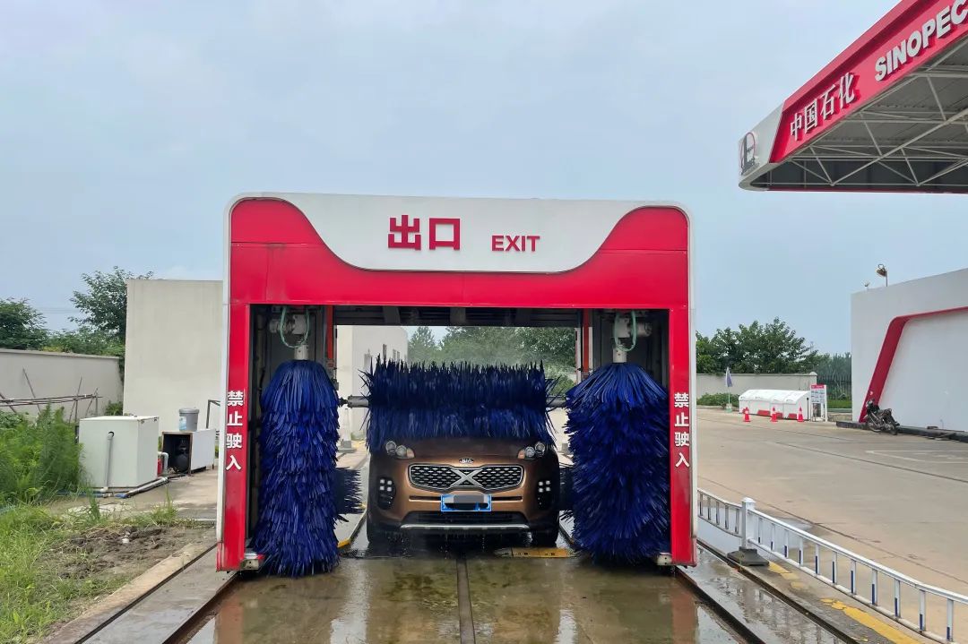 暴雨天雨水洗车,下暴雨免费洗车