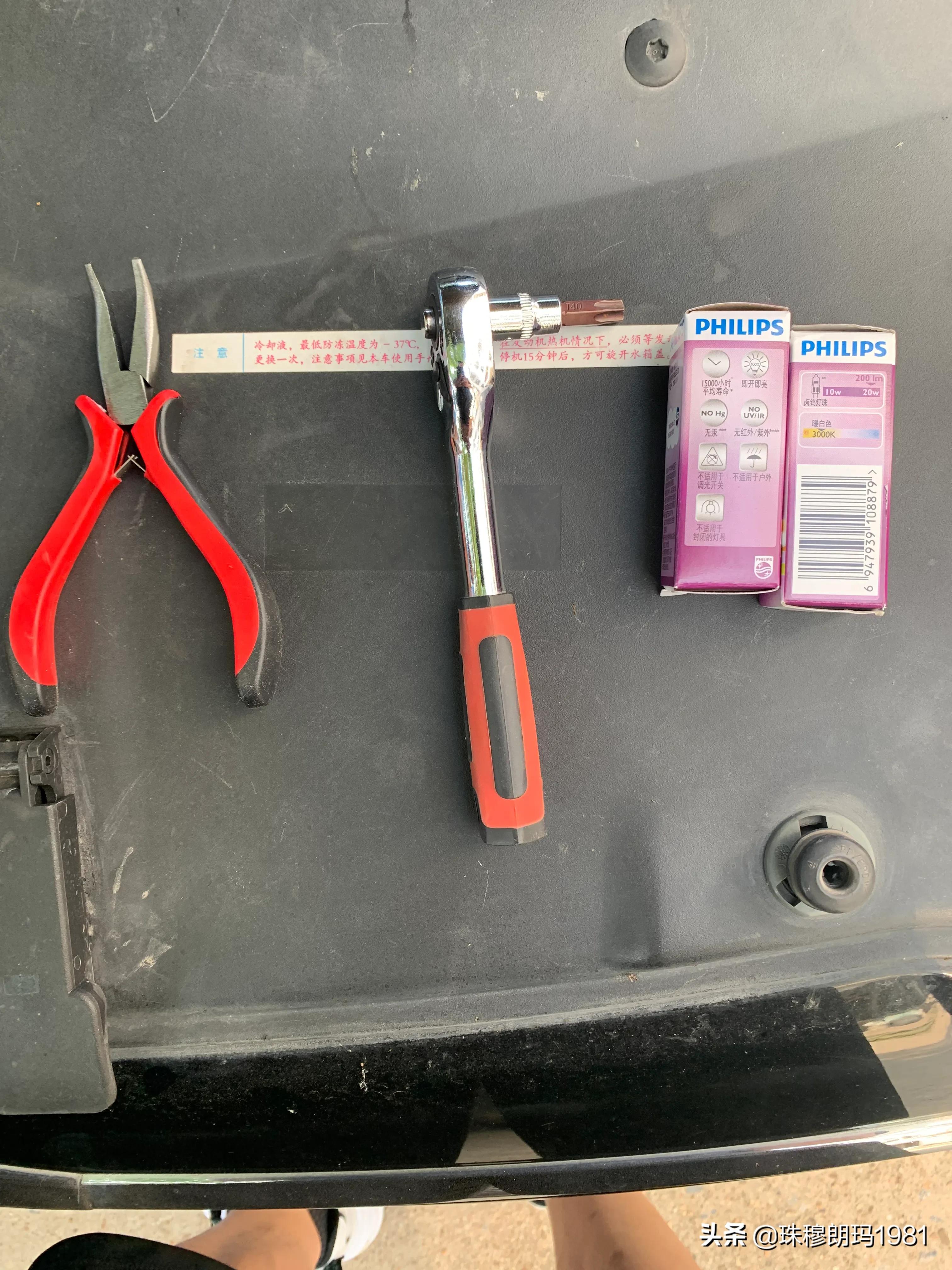 自己动手更换雪铁龙c5转向灯,天逸c5自己更换led灯