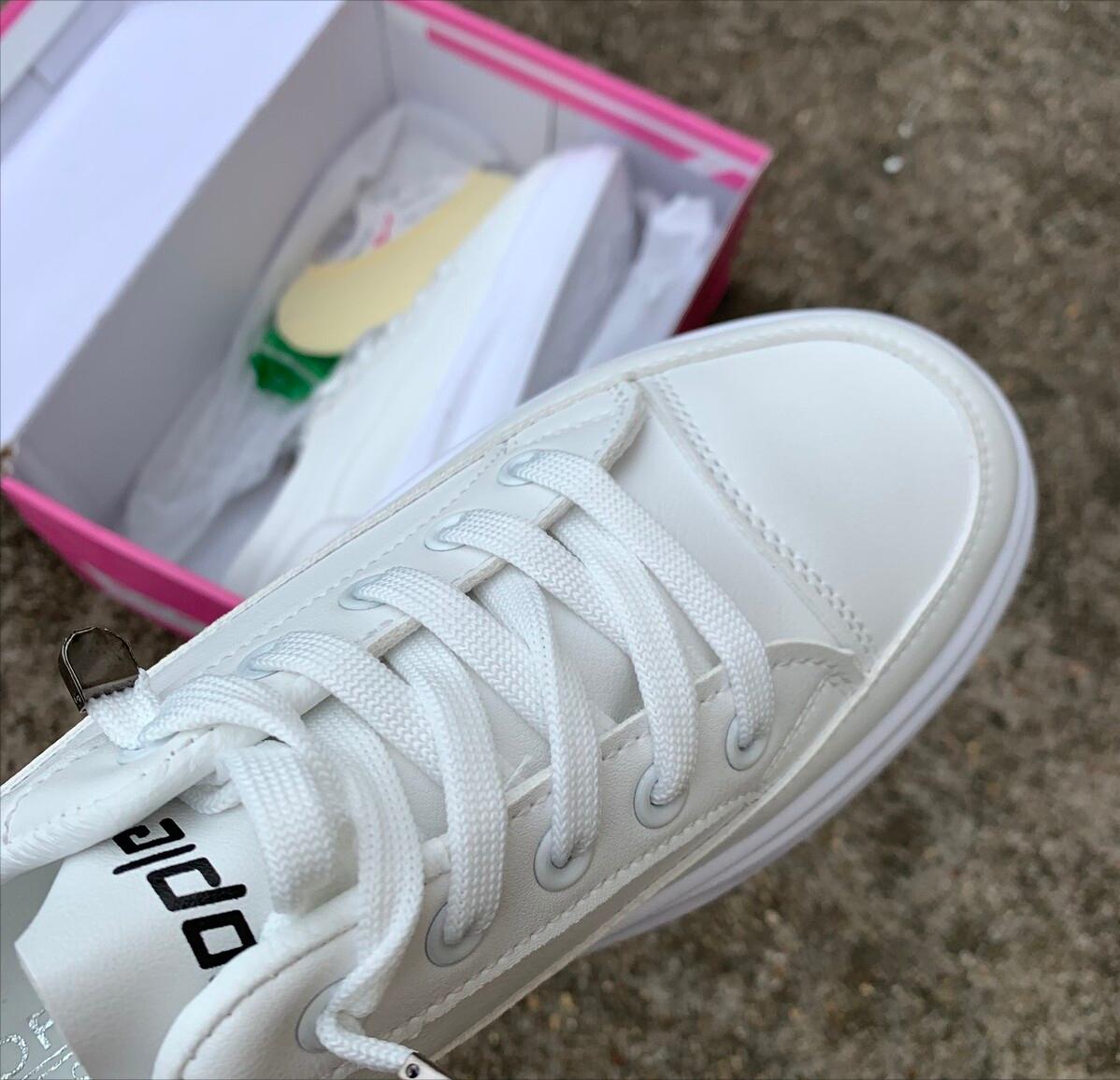 白鞋发黄的清洗方法,白鞋已经发黄了怎么洗白