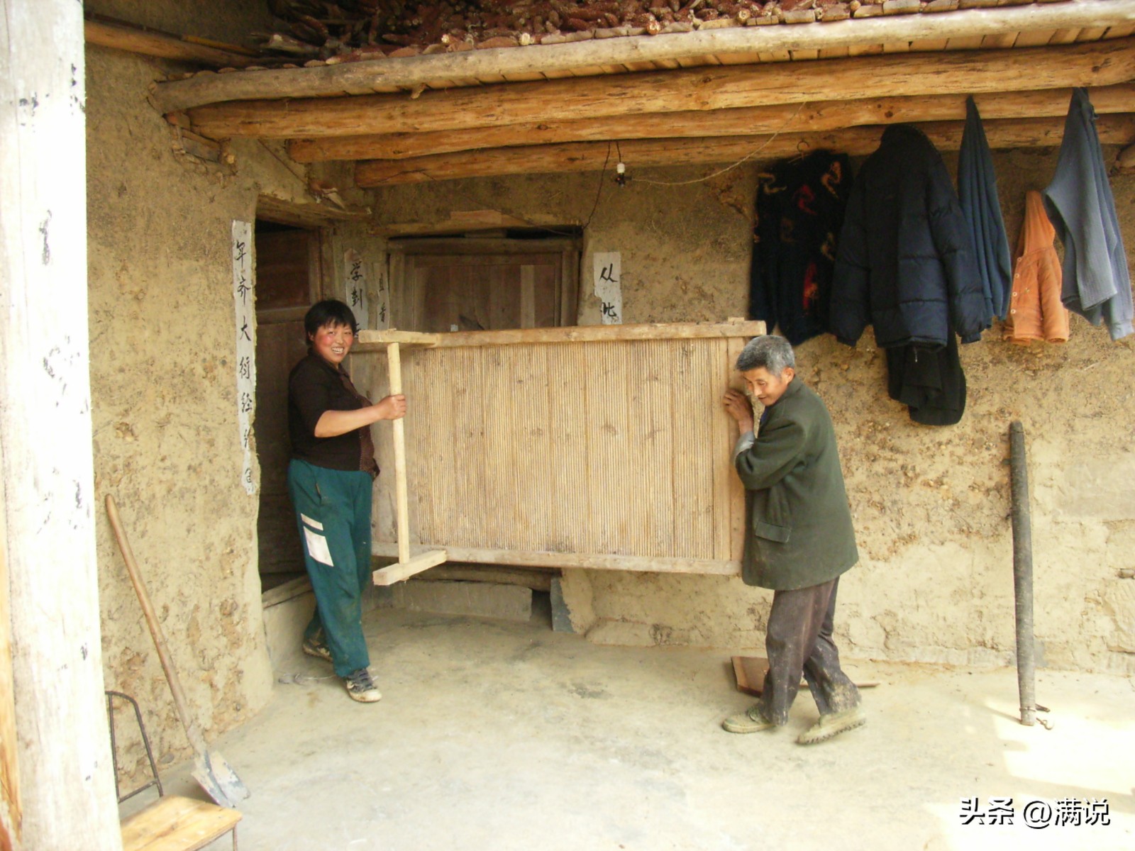 嘉陵江边7位农民一夜挖出黄金1斤2两，惊动了公安局