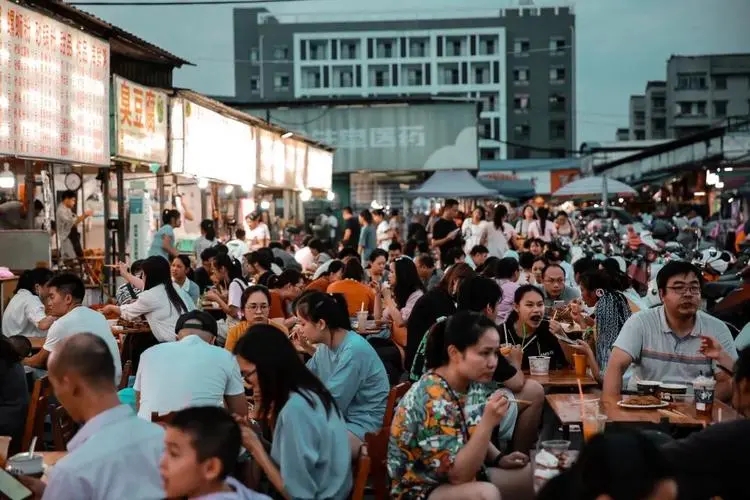 95后夫妻摆摊日入9000元,夫妻摆摊日入9000元被质疑