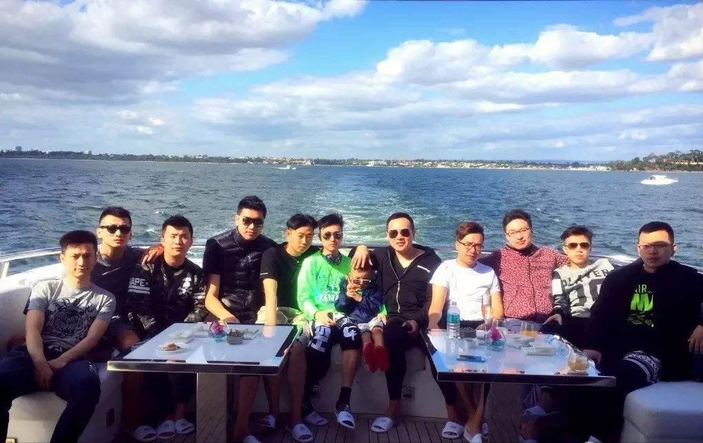 秦奋和韦雪现在什么关系,30万一双鞋秦奋