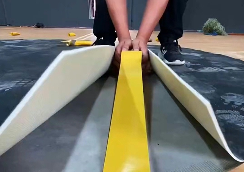 pvc塑胶地板施工费用多少钱一平米,冬季pvc塑胶地板施工不能用火烤