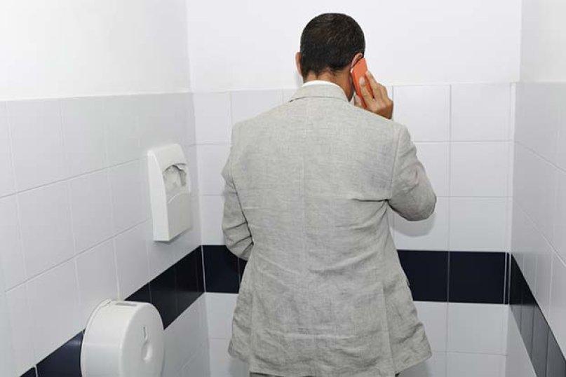 夫妻生活时，男人尿尿和射精为啥没有同时发生？医生给你讲清楚