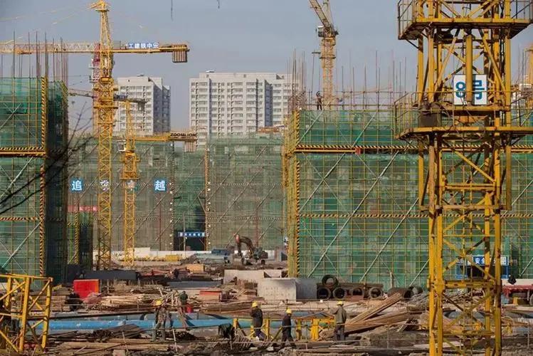 建筑行业不行了工程人做什么,目前国内的建筑行业能不能做