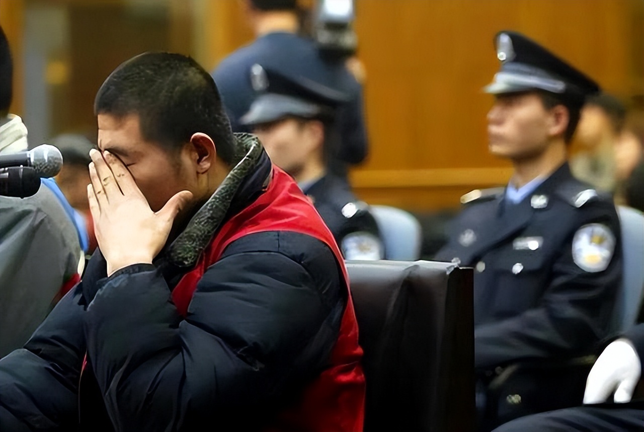 小贩持刀捅城管第一案辩护词,城管被小贩捅死第一案律师辩词