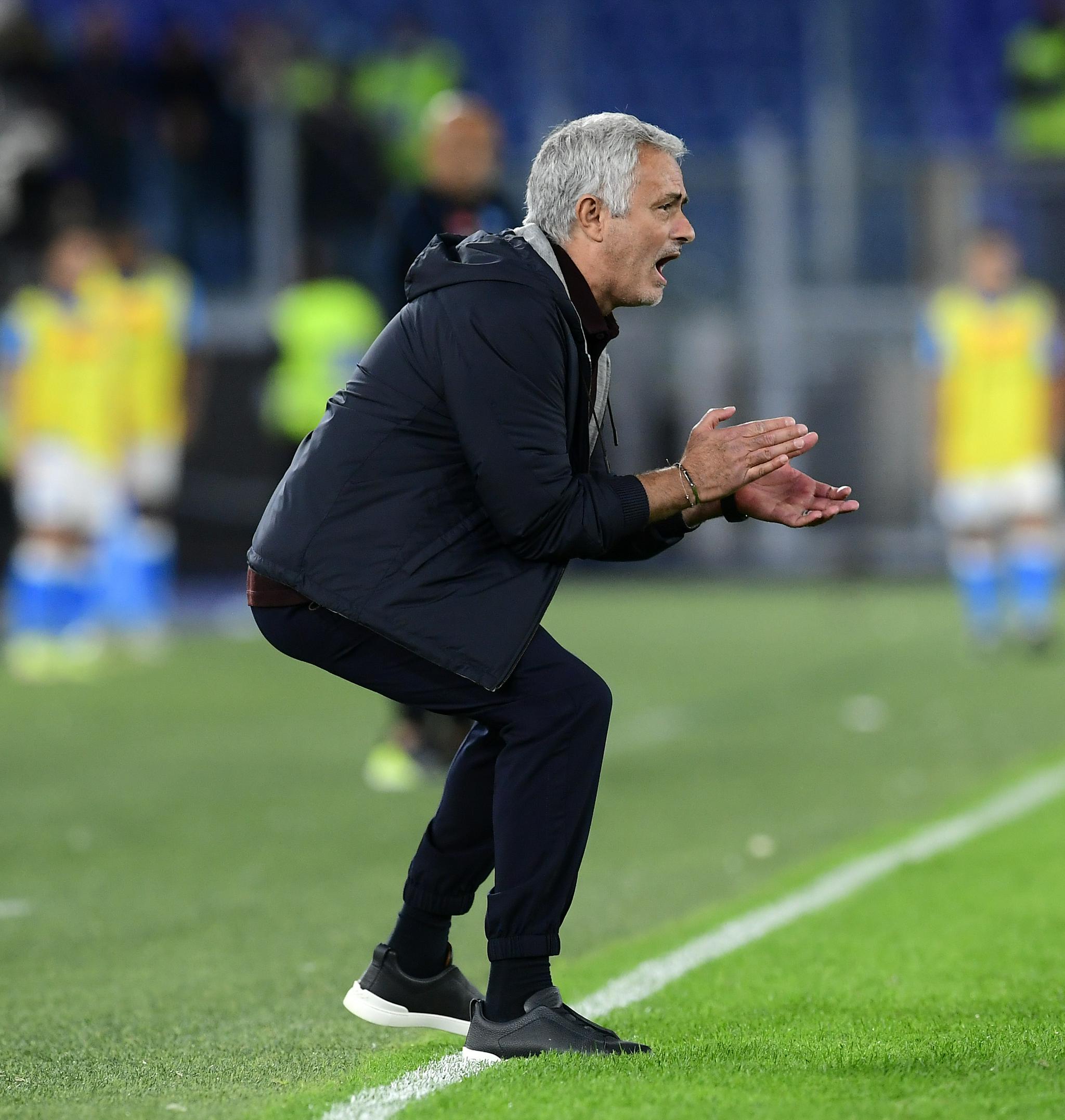 曝穆里尼奥有意阿图尔,曝穆里尼奥渴望召回旧将