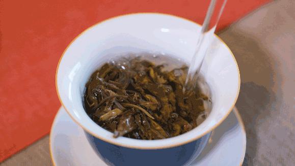 喝茶真的能让牙齿变黄吗,喝茶真的会让自己的牙齿变黄吗