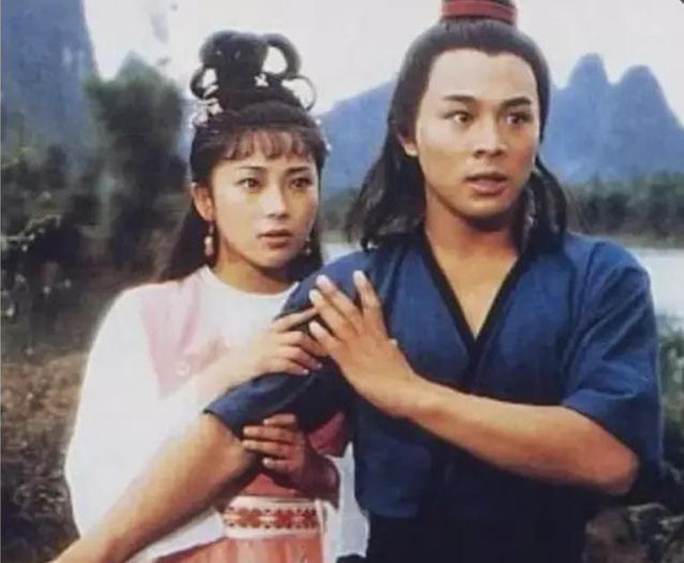 李连杰和黄秋燕利智女儿谁漂亮,黄秋燕女儿和李连杰关系