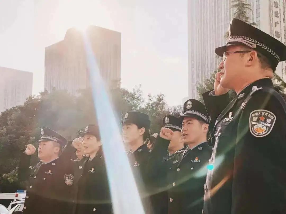 商州公安守护万家平安,守护万家团圆中秋节警察