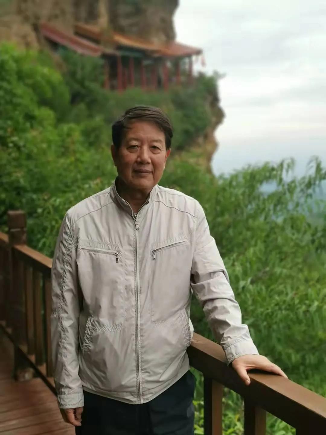 梁尔源：狼和羊（组诗）