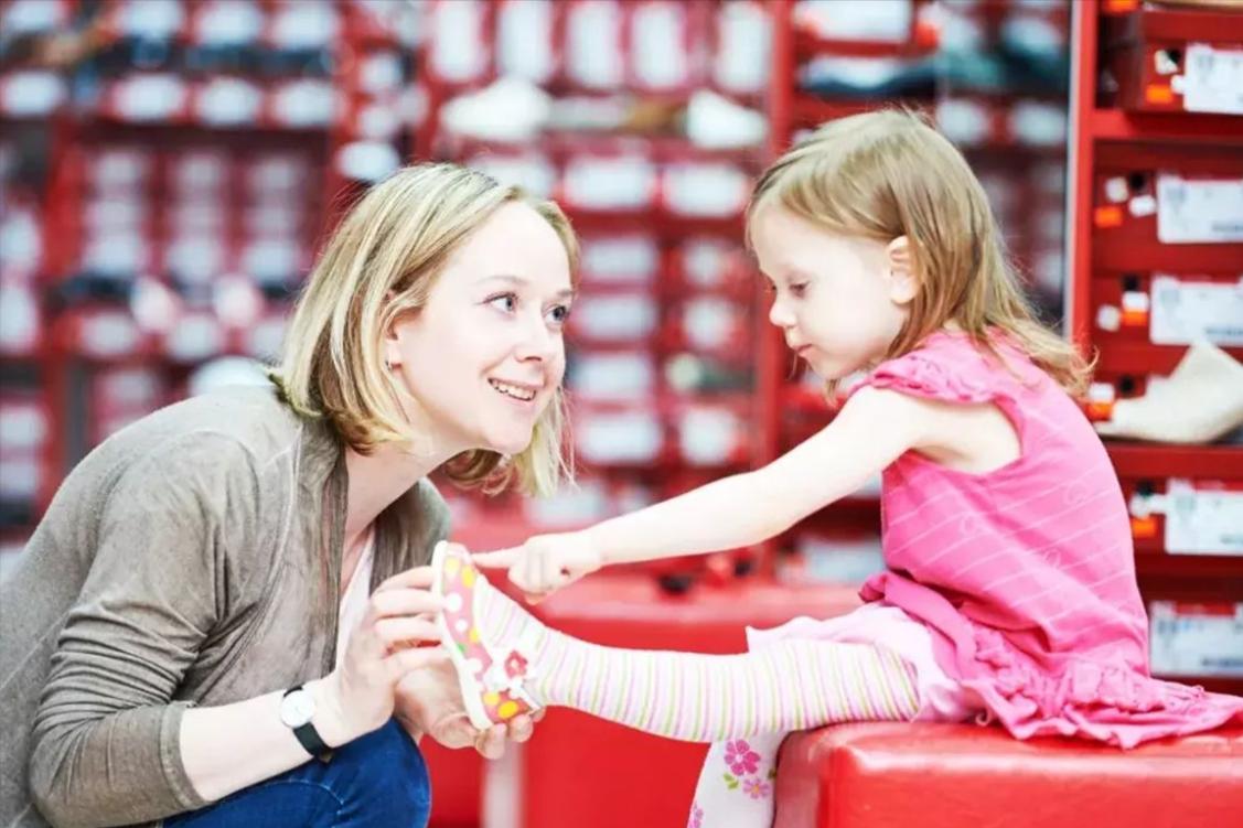 央视曝光童鞋致癌物超100多倍,儿童雌激素超标