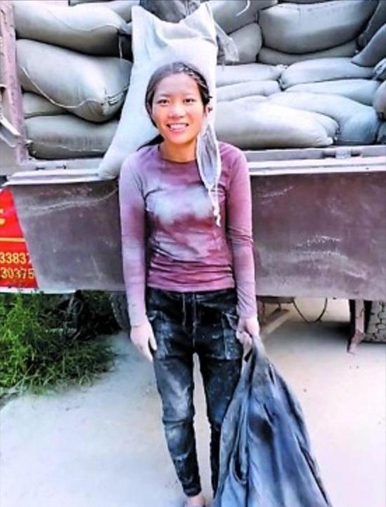 水泥妹张方方工作视频,水泥妹张方方爆红那段能赚多少钱