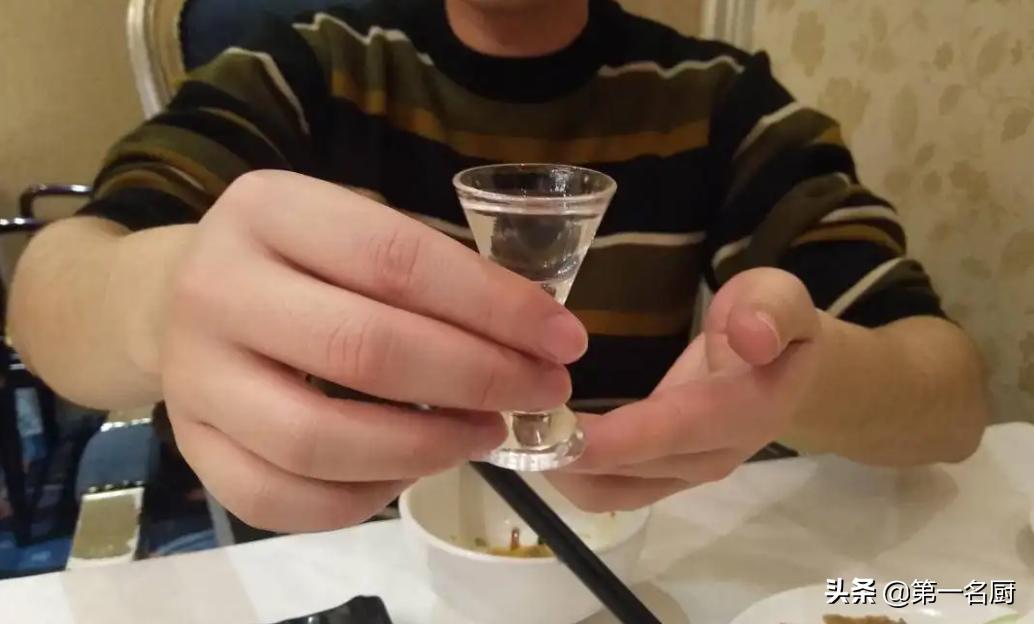 如何避免酒局上敬酒紧张,酒局上轮到你敬酒怎么办