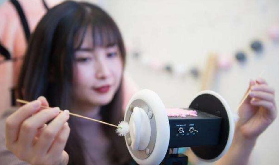 这一行兴起，打着合法旗号却进行“不正经交易”，有人月入3万