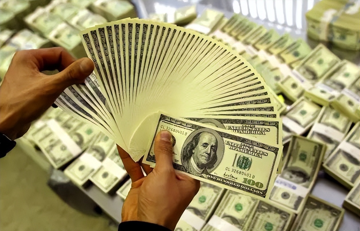 全球首个2万亿市值的公司,全球最大的综合性企业