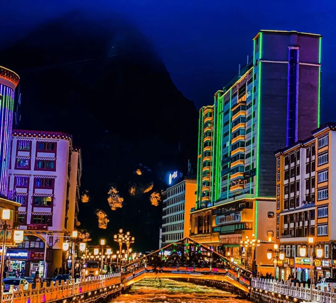 火出了圈,甘孜文旅局长化身侠客火出圈