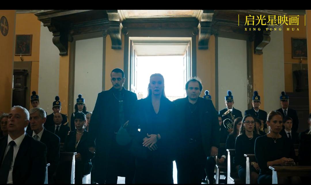 黑帮女老大成长史,黑帮女老大的传奇人生