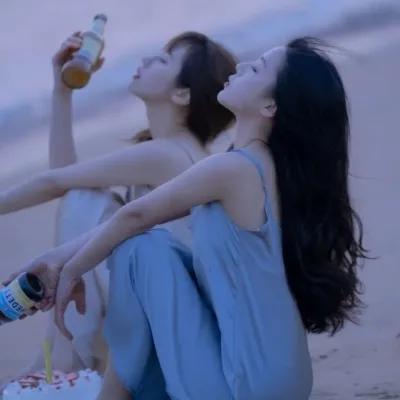 往后余生有闺蜜相伴足矣,余生的路上有两闺蜜陪着真好