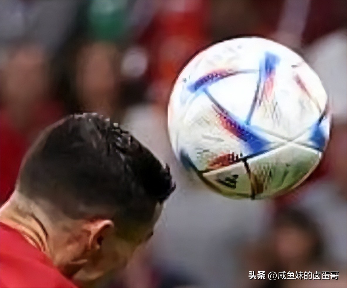 破案了！慢镜回放和高科技都判定C罗没碰到球，他到底在演什么？