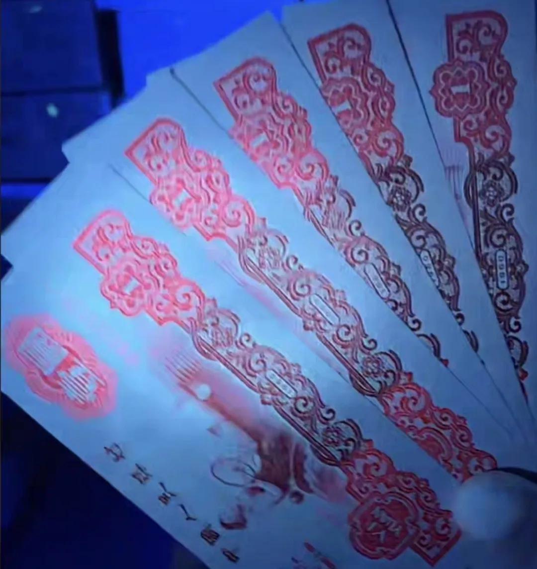 拖拉机一元99冠的存世量,拖拉机10元纸币收藏价值