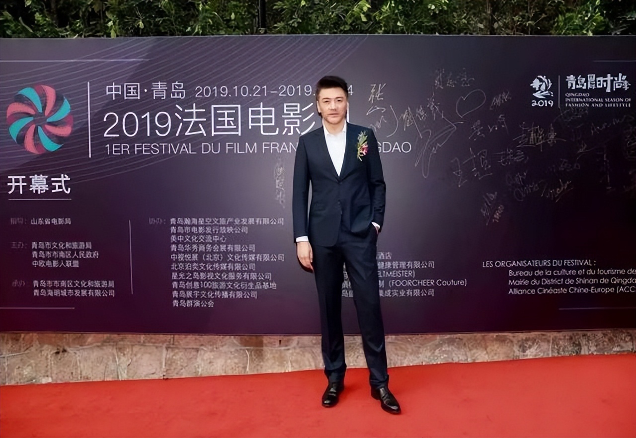 十位穿西装的男明星你最喜欢谁,穿西装很帅的一个男的