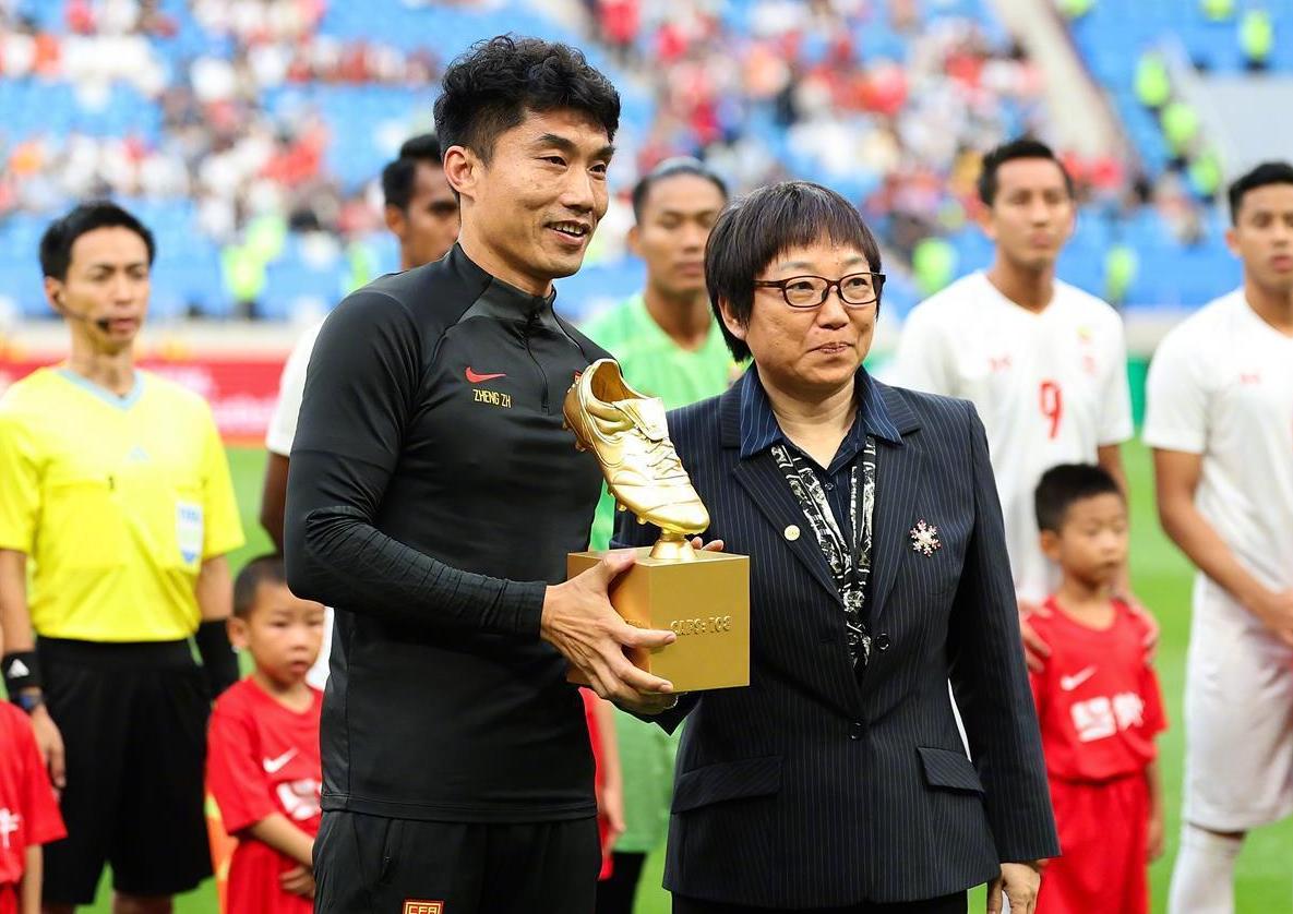 郑智国家队主帅,郑智致敬老队长视频