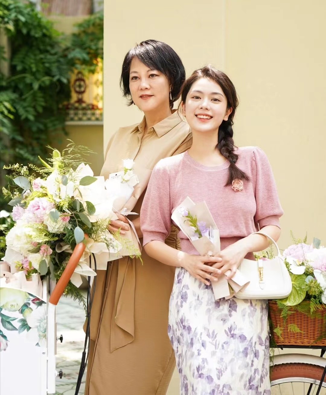 40到50岁的女性适合什么样的发型,适合50岁女人的中长发型