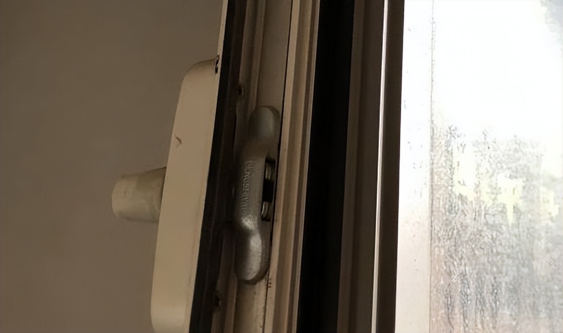 断桥铝门窗开关卡死怎样办,断桥铝纱窗开关太紧怎么办