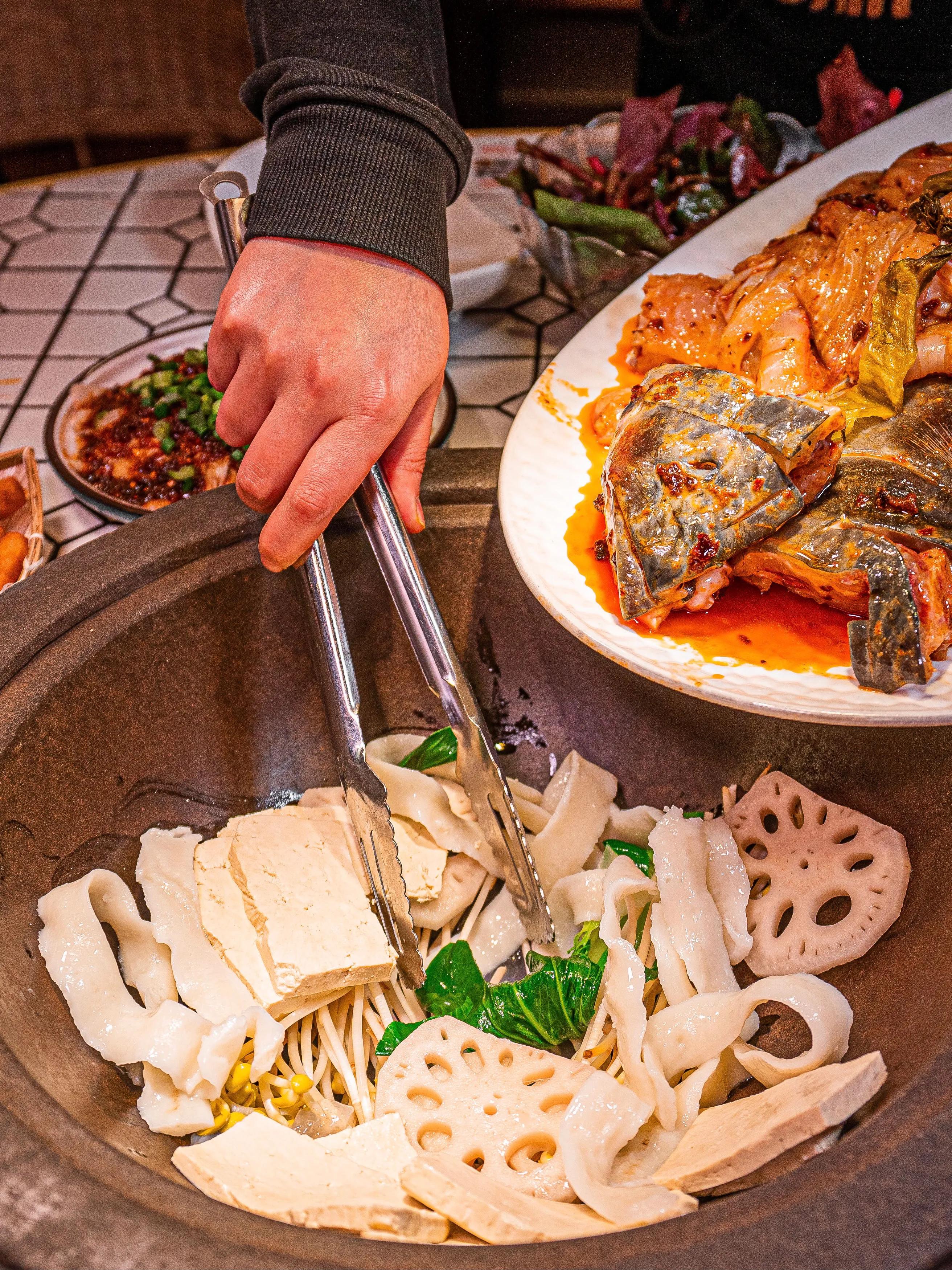 重庆推荐石锅鱼,重庆南滨路蒸汽石锅鱼