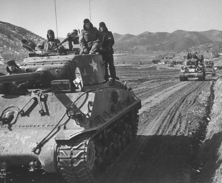 老兵看望去世战友一句话瞬间泪奔,断腿老兵看望战友