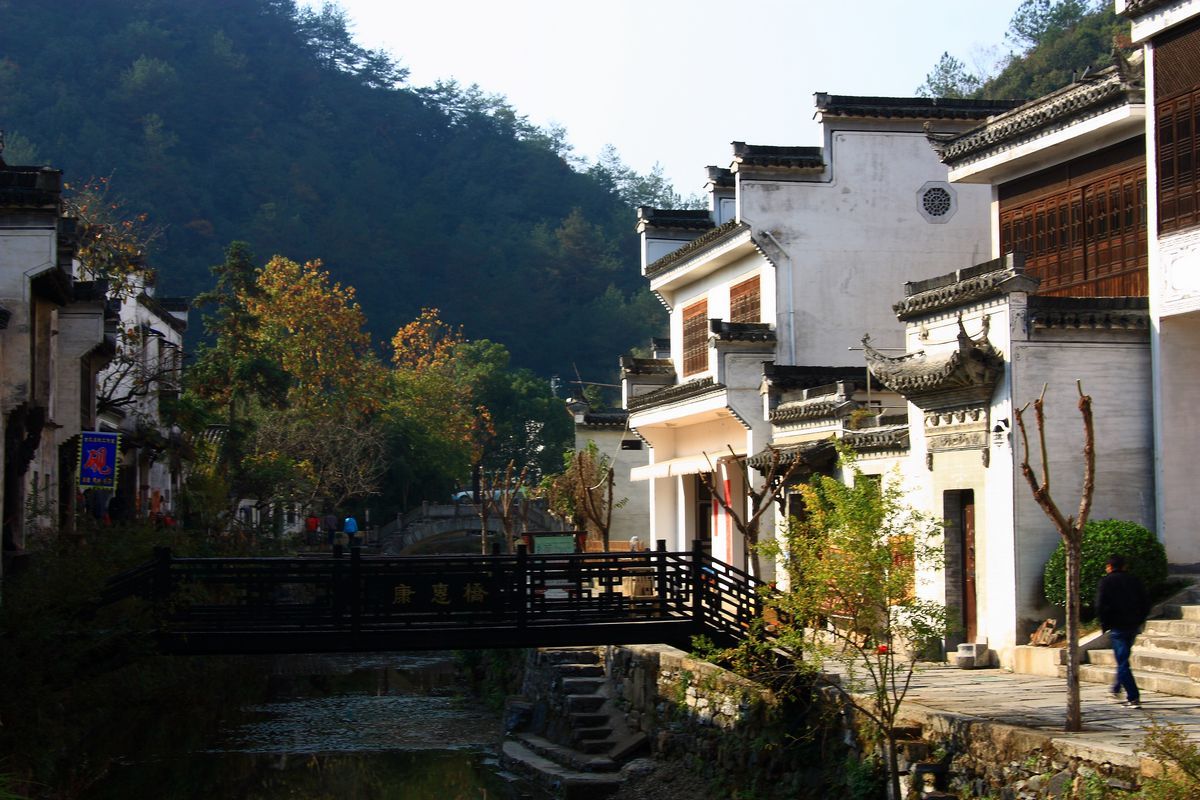 安徽宣城和绩溪哪个发达,绩溪和泾县离得远吗