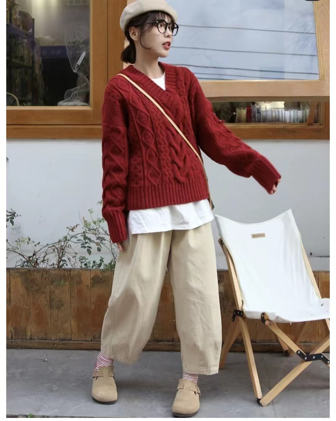 法式蝴蝶结上衣红色,红色搭配深杏色好看吗