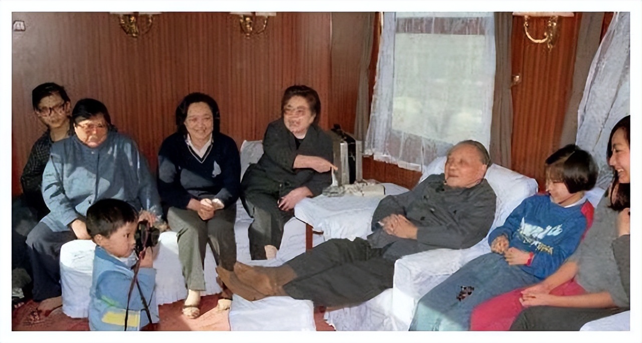 1973年*小平邓**复出，离开江西的最后一件事：我要见秘书*瑞林王**