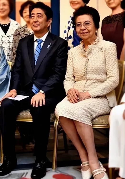安倍洋子去世了吗,安倍晋三父亲去世