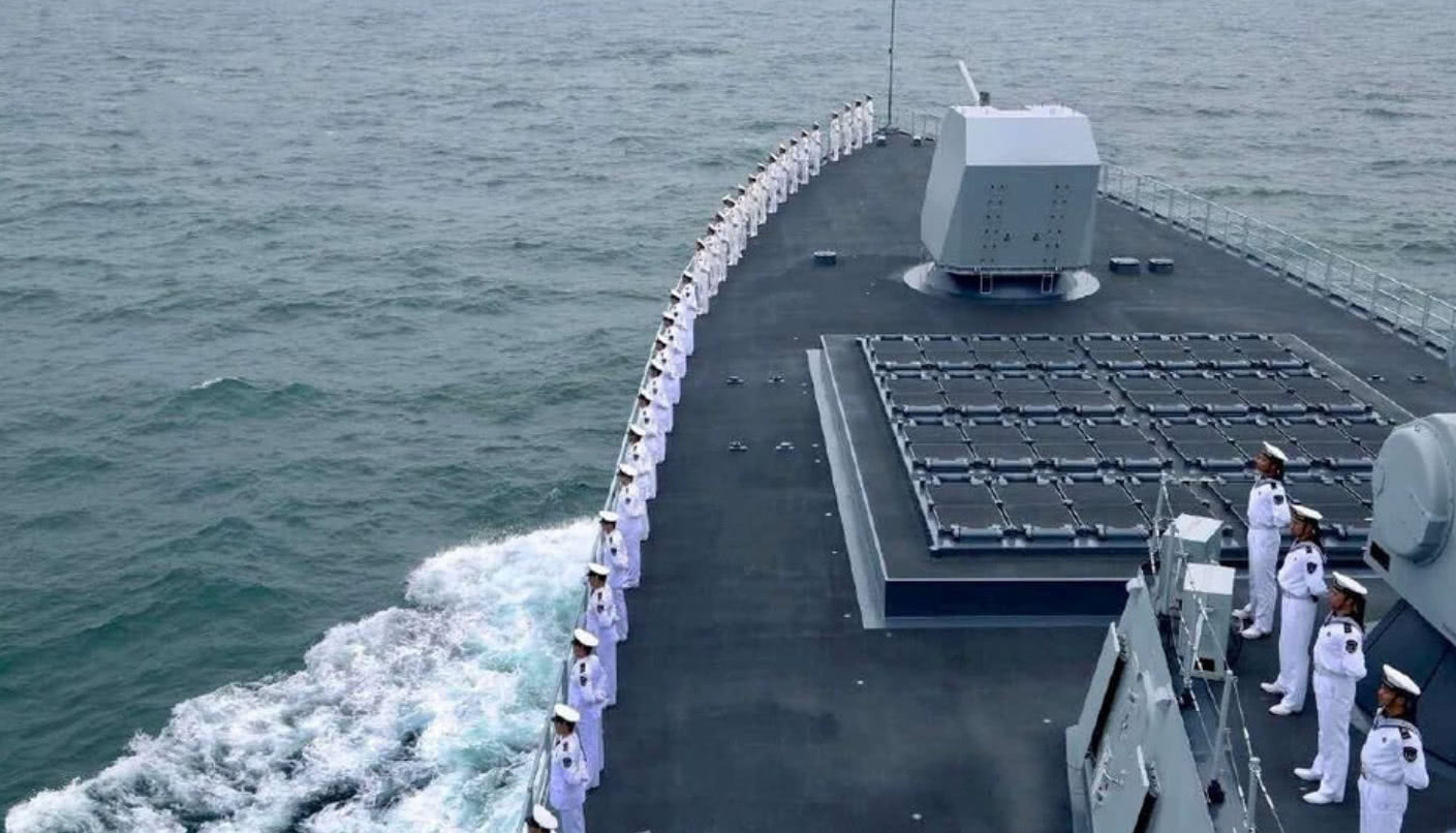 台退役军官点名想买052D，一口气要10艘，主持人迅速提出采购方案