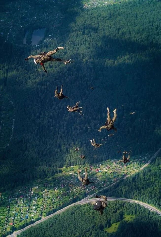 俄军内部“突然生变”!伞兵当步兵用空降兵司令被解职,上面震怒