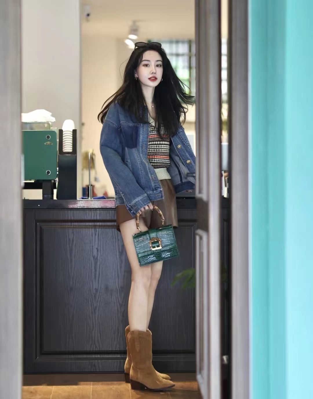 牛仔外套的最佳搭配小版型,牛仔外套怎么穿好看又时尚