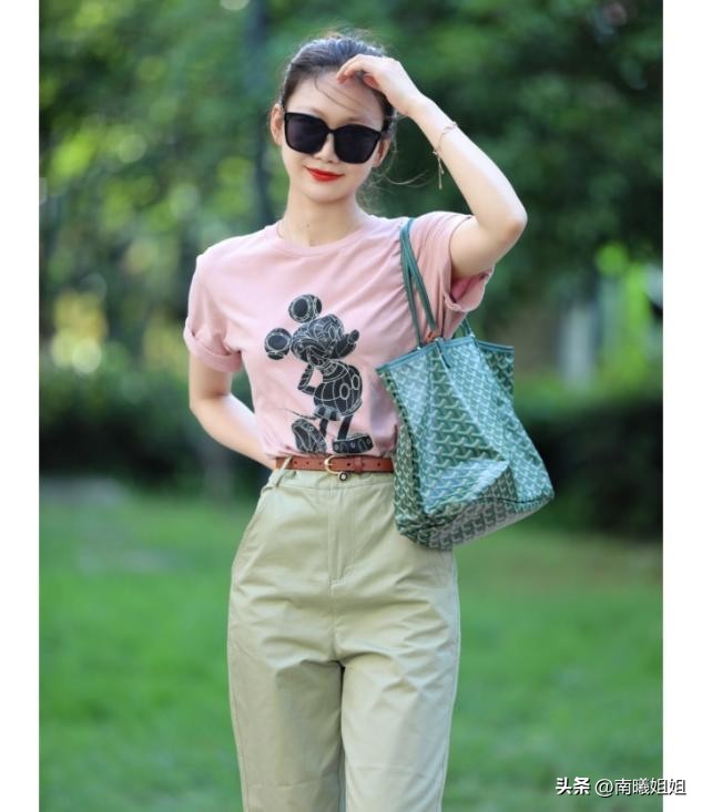 裙裤洋气减龄清凉短袖t恤百搭,2022潮款洋气t恤配背带裤