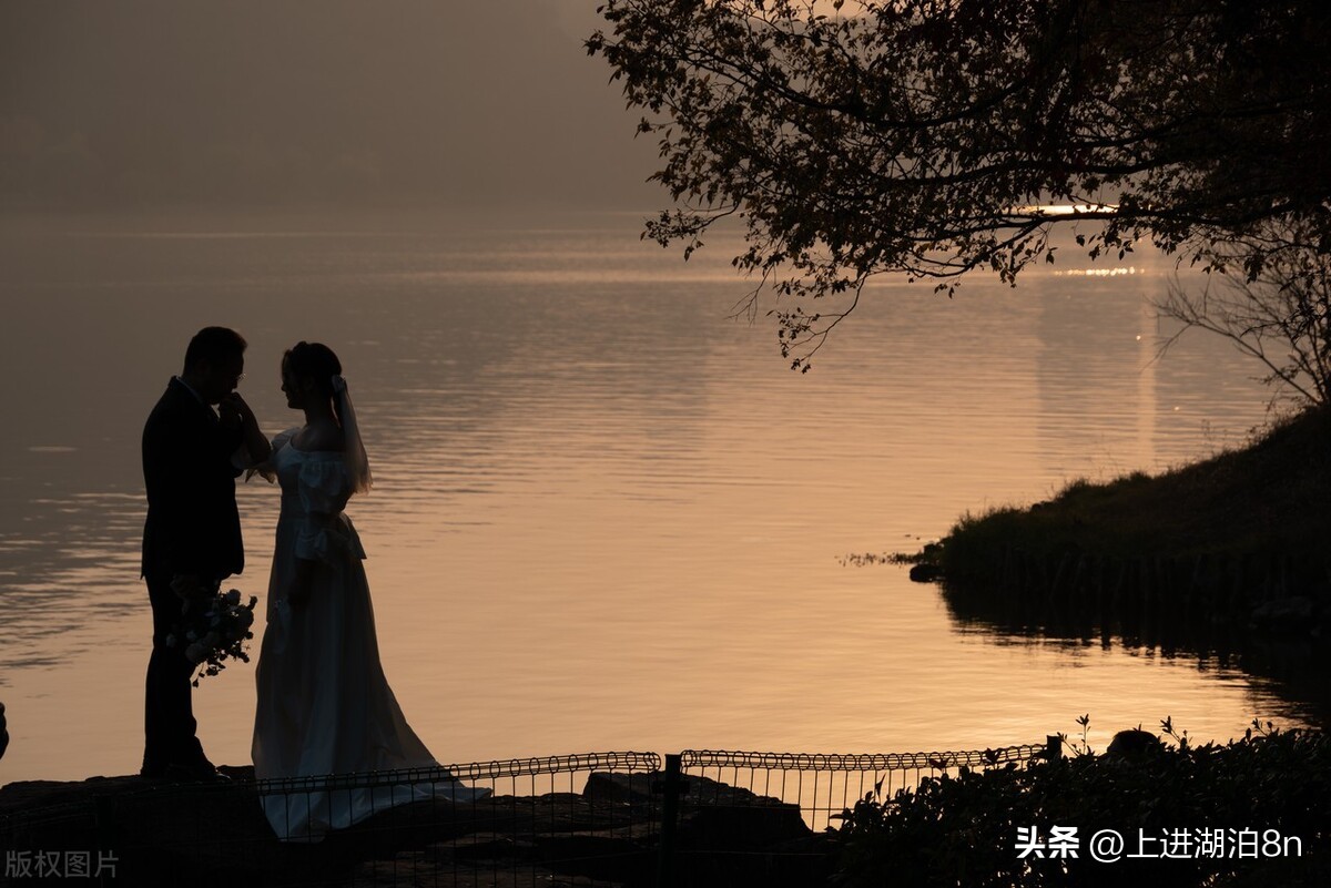 怎么追女人来者不拒,让女人主动示好的三个方法