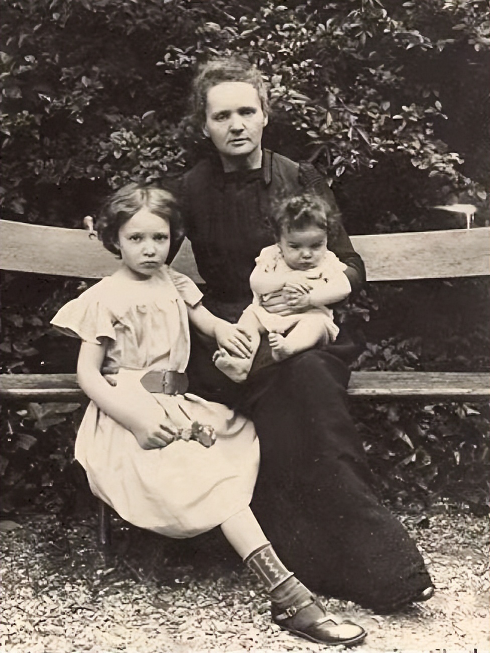 居里夫人诺贝尔奖事件,居里夫人和爱因斯坦有情史吗