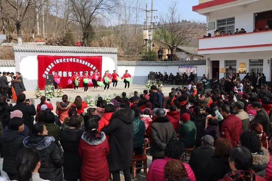 浅唱低吟歌词,低吟浅唱诗歌视频