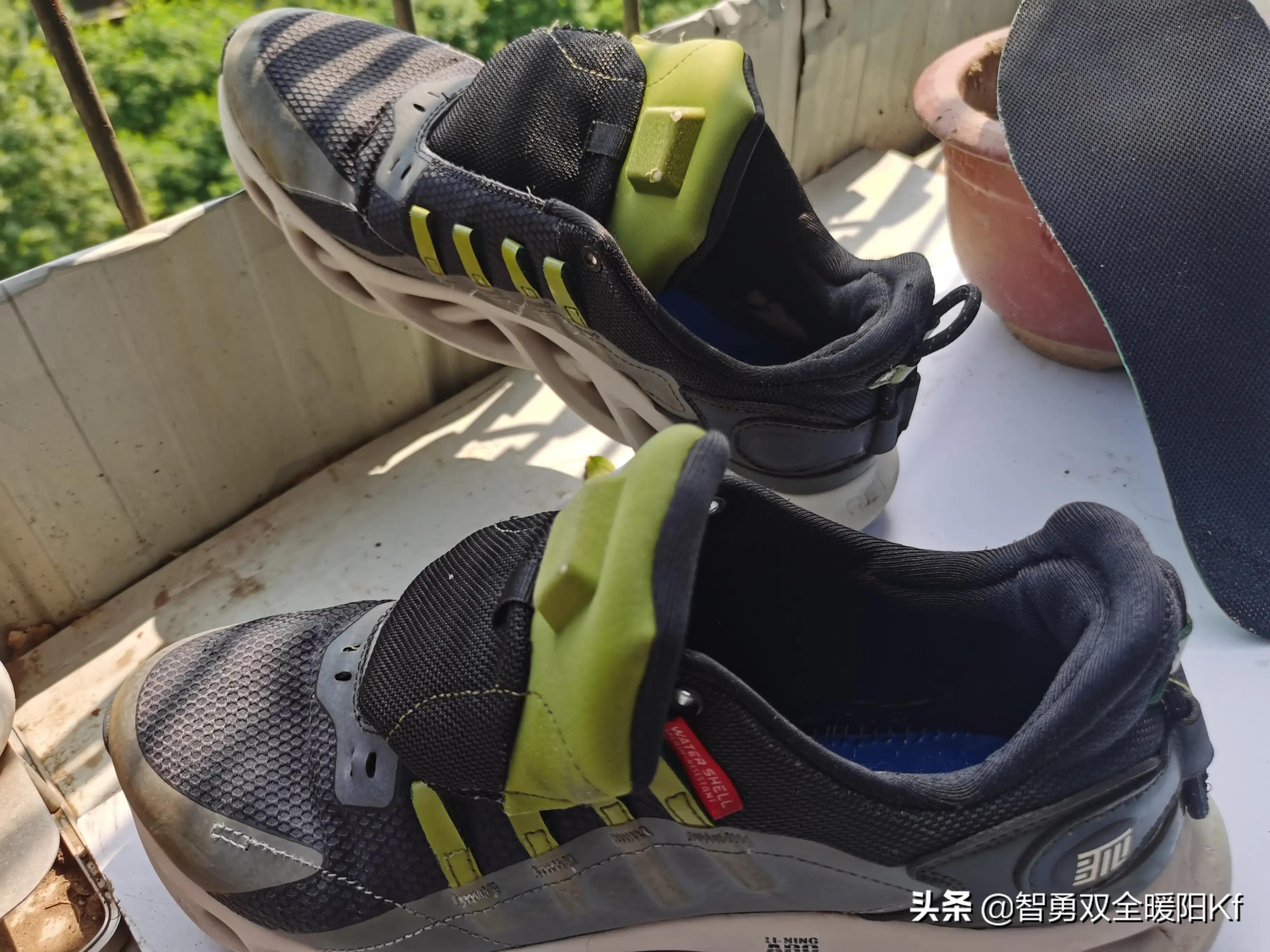 李宁和李宁young的区别,李宁贴地飞行还是李宁战戟好