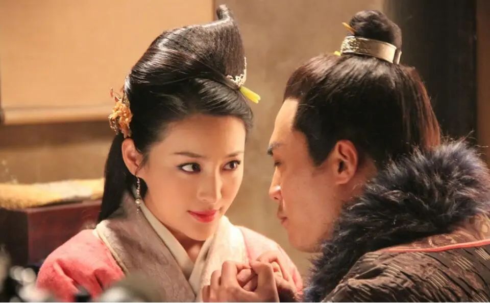 网友质疑泼水节,泼水节是娱乐活动吗